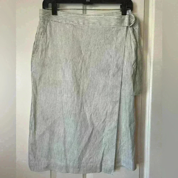 Banana Republic Cotton/Linen Wrap Skirt - Picture 2 of 12